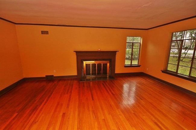 Building Photo - 909 SE Greenville Blvd