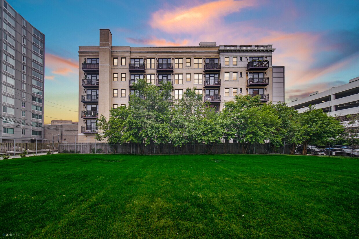 Foto principal - 811 W Eastwood Ave