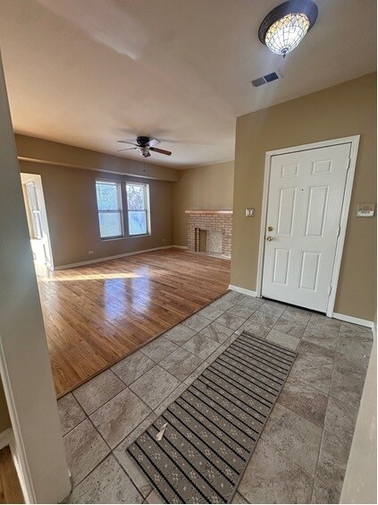 Foto del edificio - 7223 S Euclid Ave