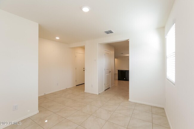 Foto del edificio - 25452 W Mahoney Ave