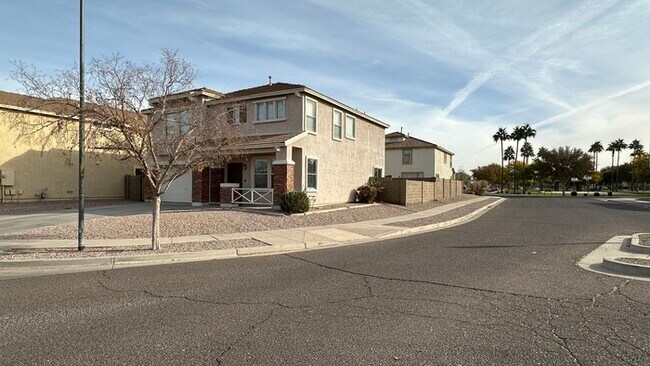 Foto del edificio - Laveen 2-story on corner lot
