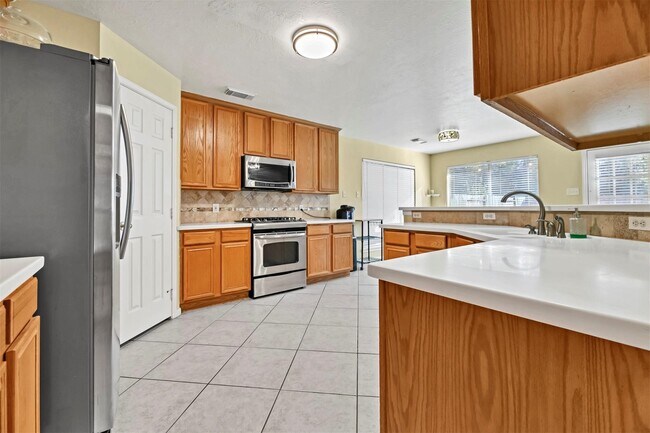 Foto del edificio - 1802 Whispering Forest Dr