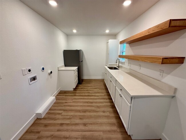 Foto del edificio - 520 McGuire Ln