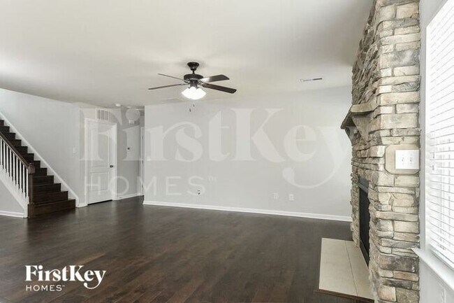 Foto del edificio - 4955 Longburn Ln