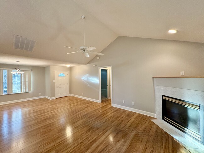 Foto del edificio - 159 Daleyuhski Way