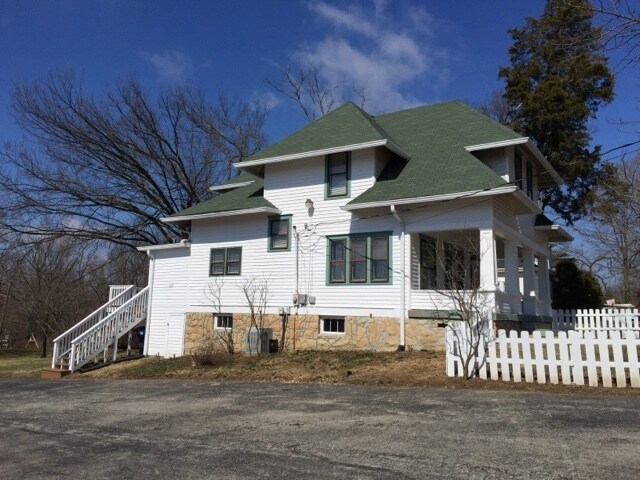 Building Photo - Beautiful Updated Home in Lagrange!