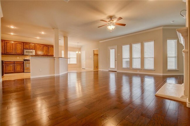 Building Photo - 1112 Hidden Creek Dr