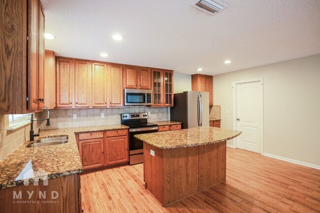 Building Photo - 7032 Beekman Lake Dr