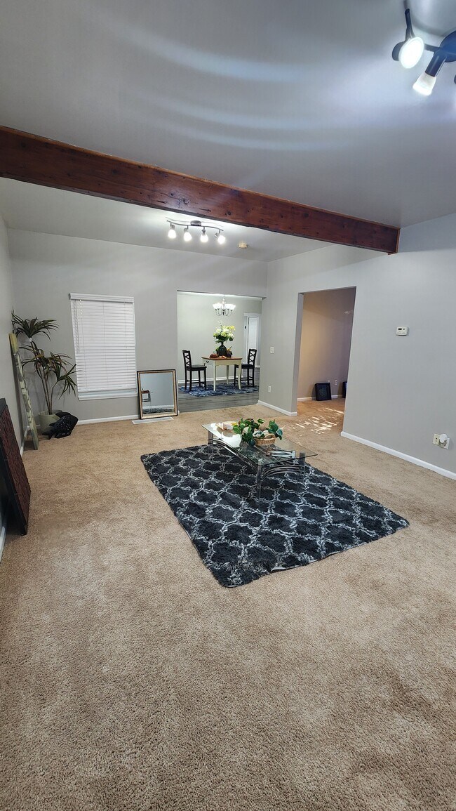 Foto del edificio - 627 Michigan St