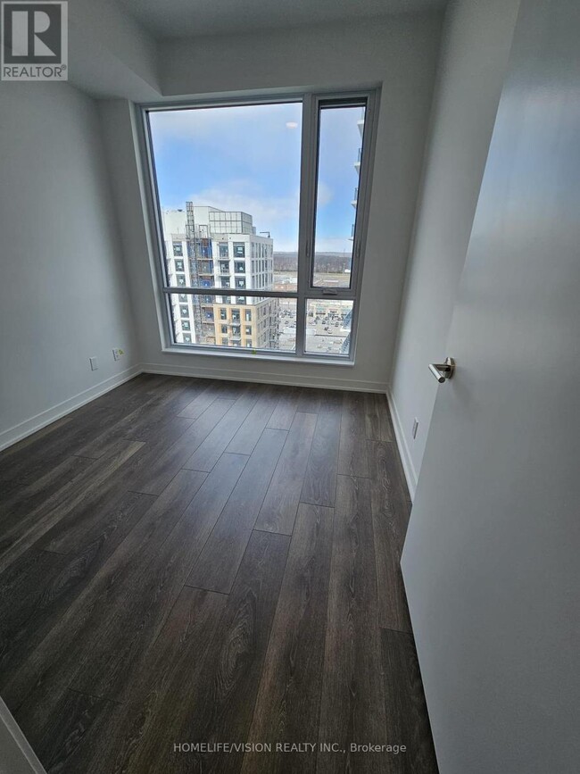 Building Photo - 7950-7950 Bathurst St