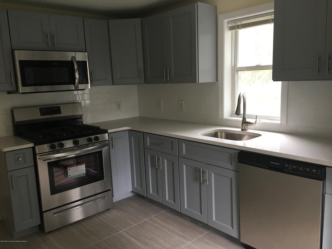 175 Broad St, Eatontown, NJ 07724 Townhome Rentals in Eatontown NJ