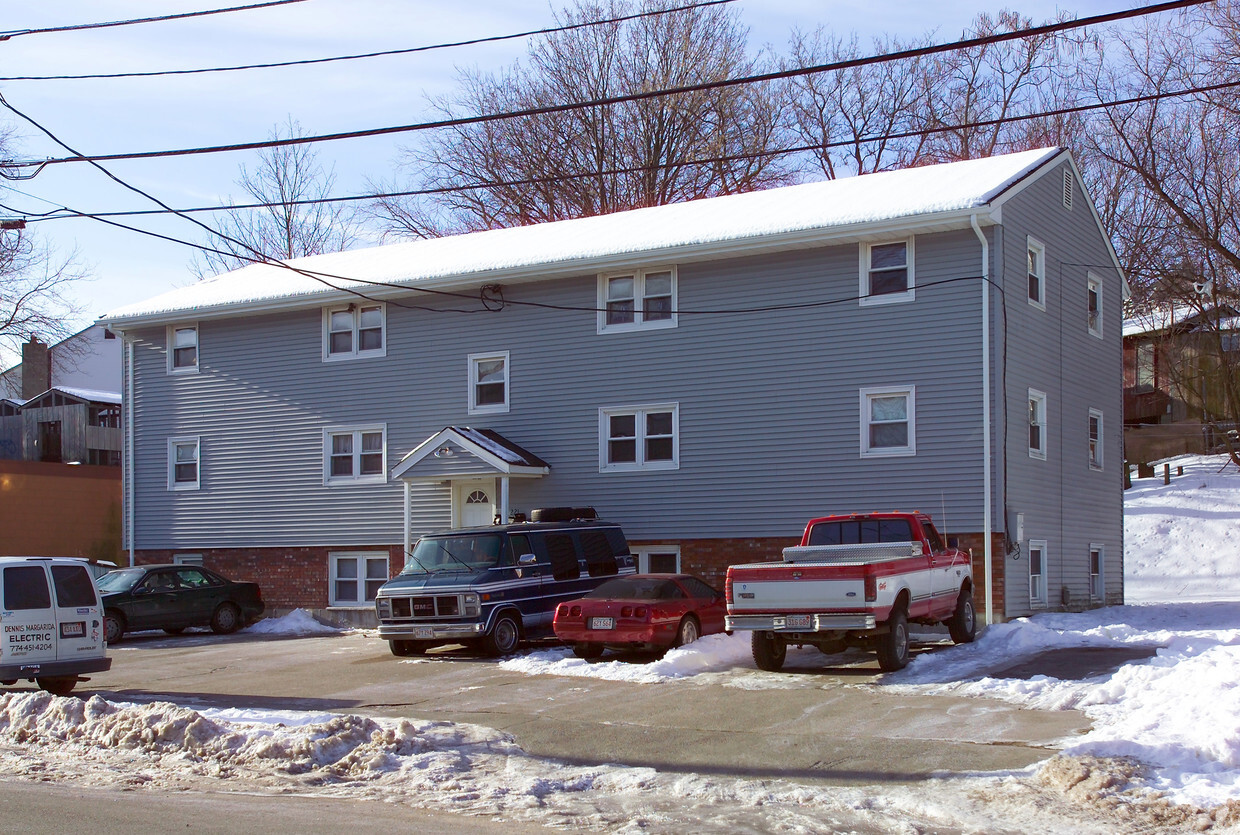 Building Photo - 221 Nashua St