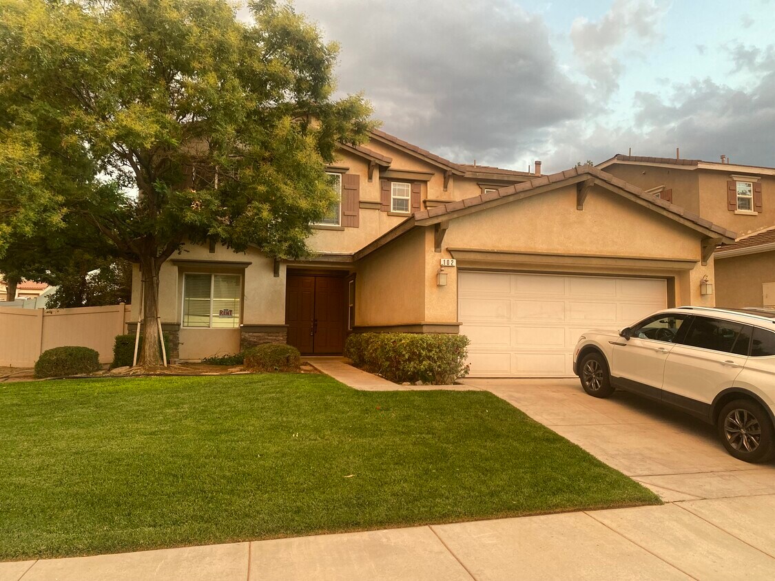 Foto principal - 102 Elderberry Ct