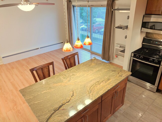 Foto del edificio - 580 Fairway View Dr