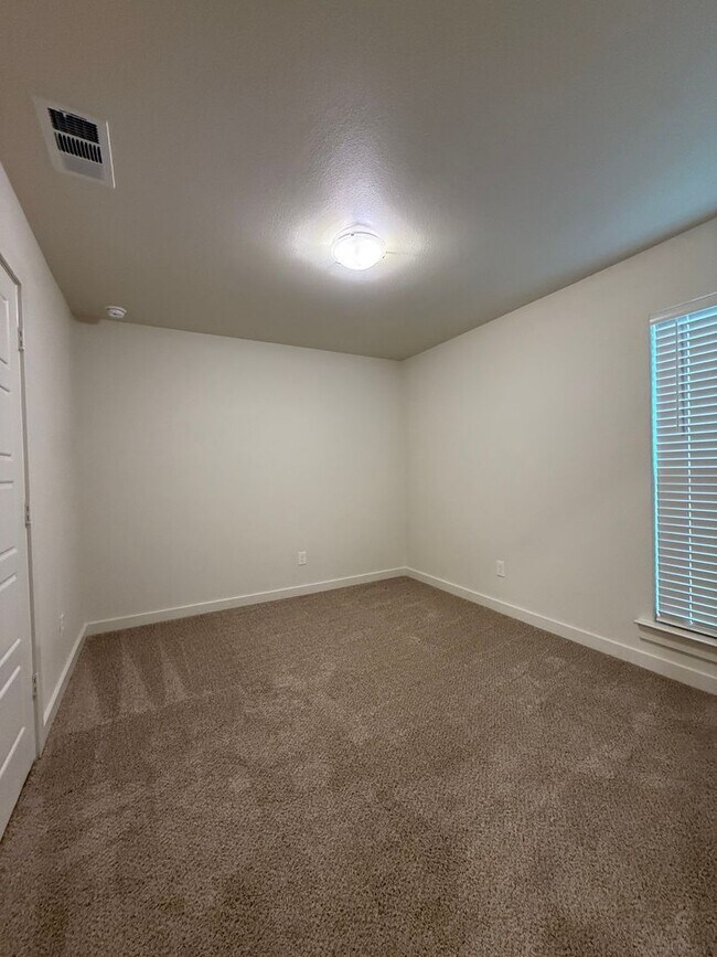 Building Photo - July Move-in