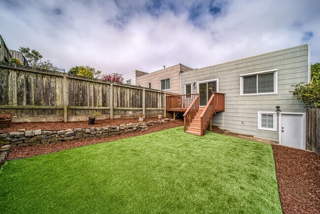 Foto del edificio - Single family house with garage and well m...