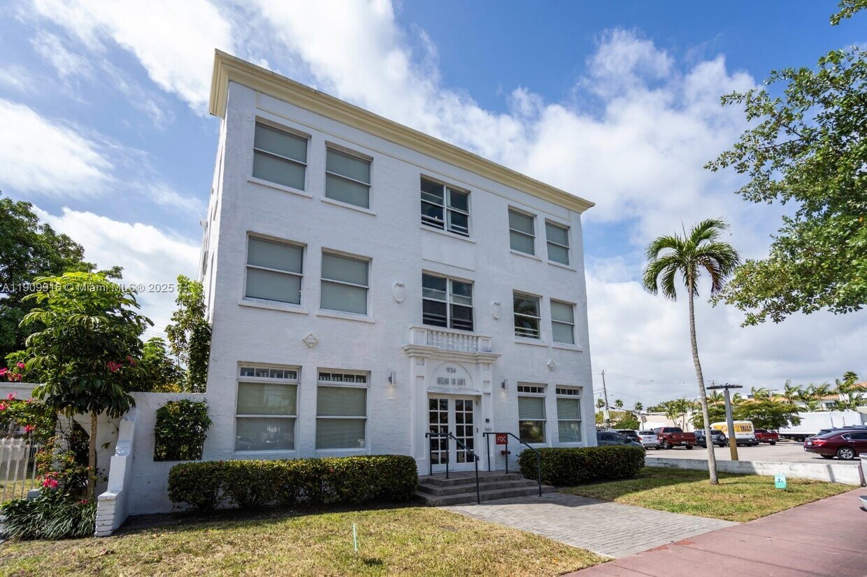 Foto principal - 924 Marseille Dr