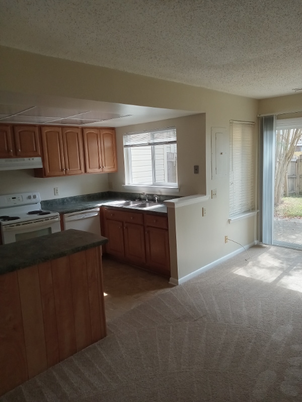 Foto del edificio - 3631 Chimney Creek Dr