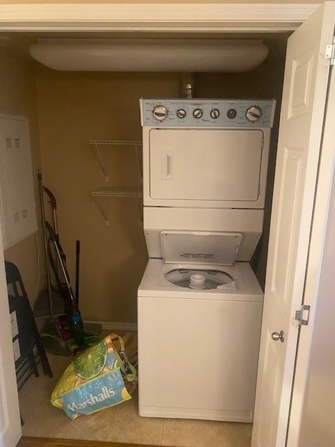 Building Photo - 215-215 Greenway Crescent W