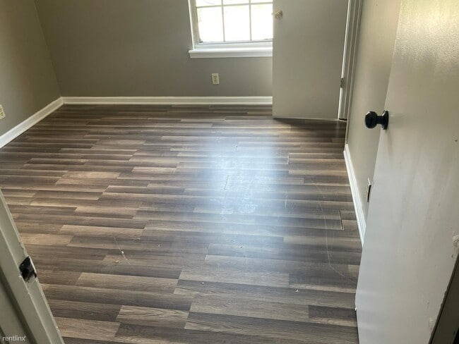 Building Photo - 2 br, 1.5 bath Townhome - 105 Hickory Trac...