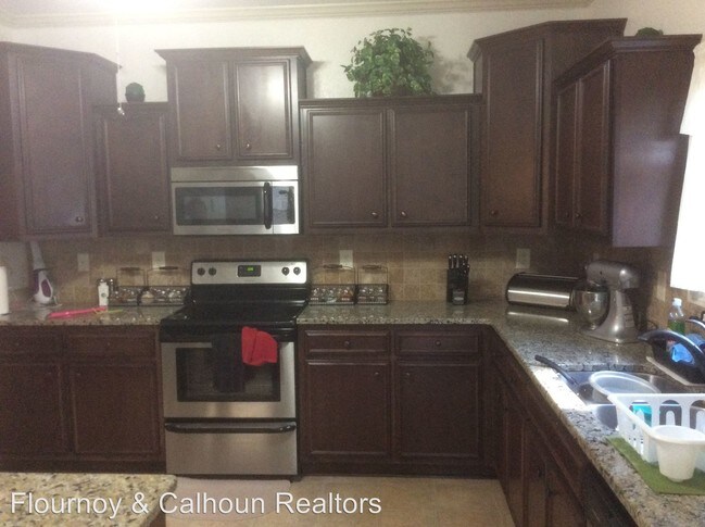 Building Photo - 6 New Castle Dr