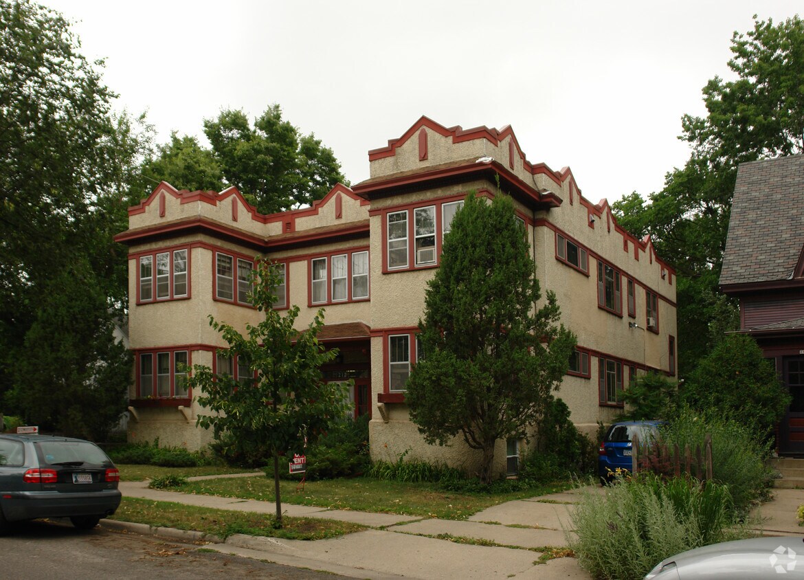 Building Photo - 212 W 37th St