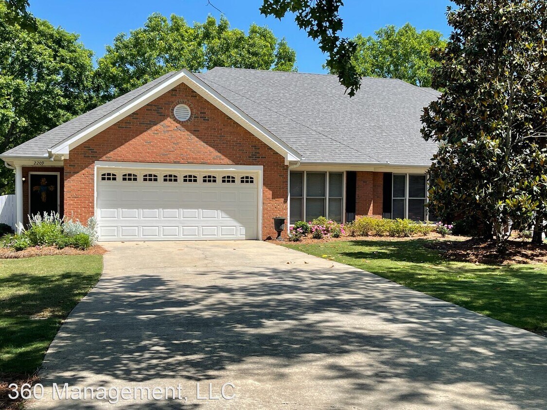 Primary Photo - 3 br, 2 bath House - 2209 Clairmont Cir
