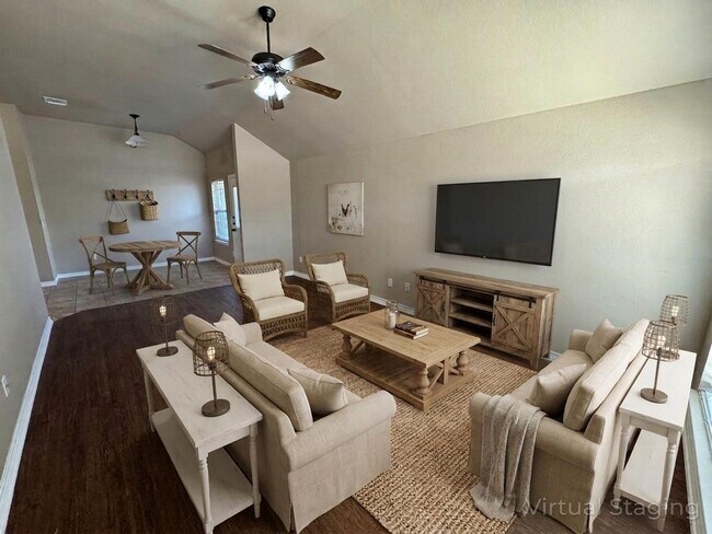 Building Photo - 506 Sladecek Dr