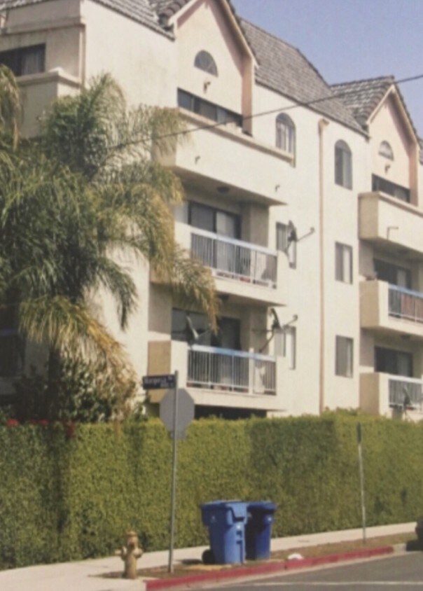 1052 S Mariposa Ave, Los Angeles, CA 90006 Apartments in Los Angeles