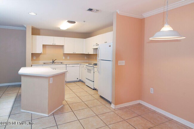 Foto del edificio - 3591 Kernan Blvd S