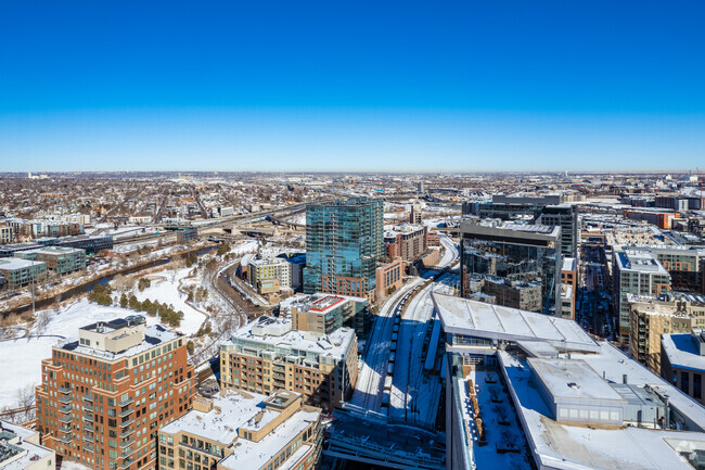 Context - Glass House Condominiums