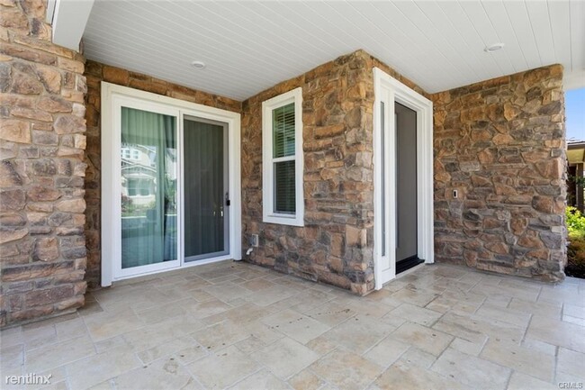 Building Photo - 4 br, 5 bath House - 58 Chasma