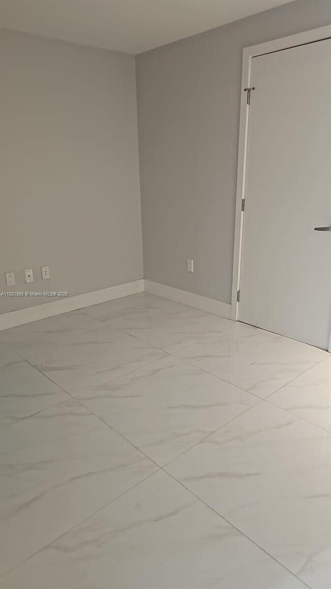 Foto del edificio - 16385 Biscayne Blvd