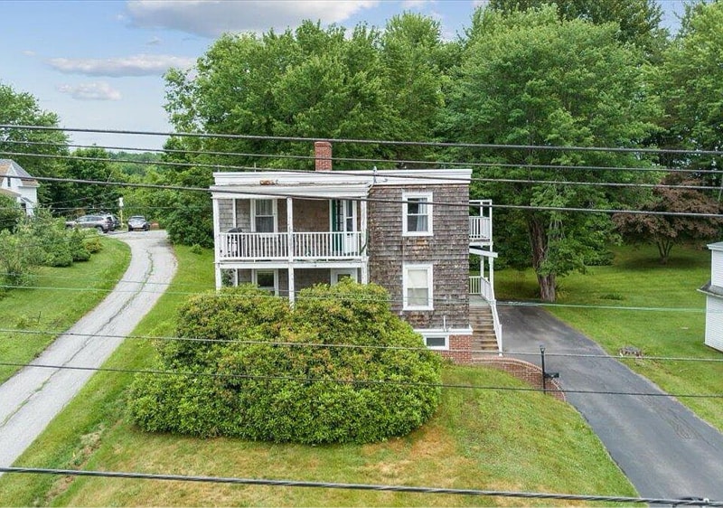 Building Photo - 499 College St