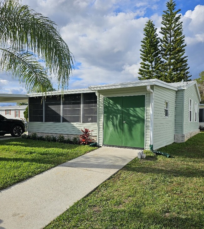 Building Photo - 689 Tulip Cir E