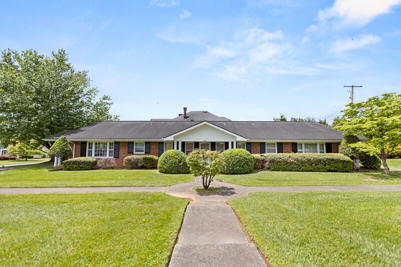 Foto principal - 801-805 Lester Harris Rd