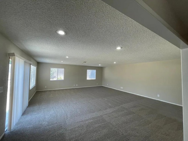 Foto del edificio - 11060 Davis St