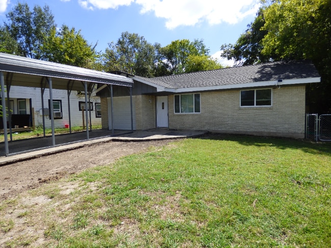 Building Photo - 901 Rein Ave