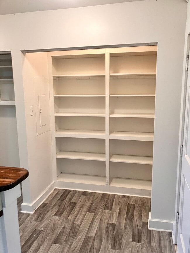 Building Photo - Eagle Lake Shore