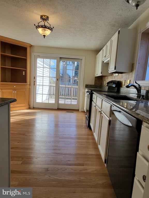 Building Photo - 805 Cattail Ln NE