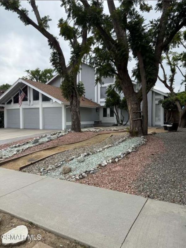 Foto del edificio - 8431 Faust Ave