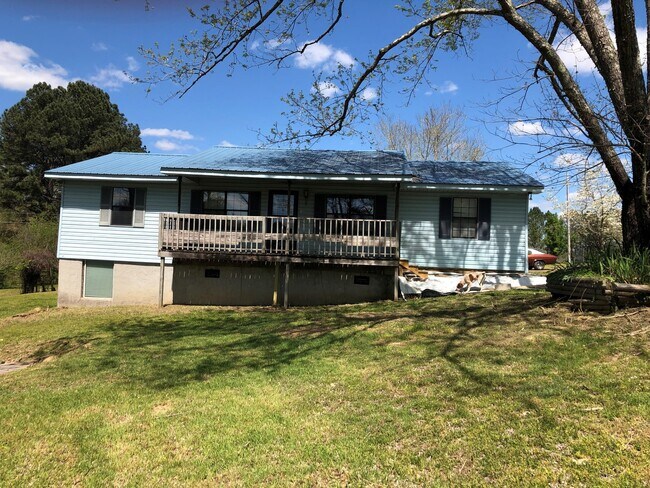 Foto del edificio - 4 BDR, 2 BA + Bonus Room + Garage + Huge Lot