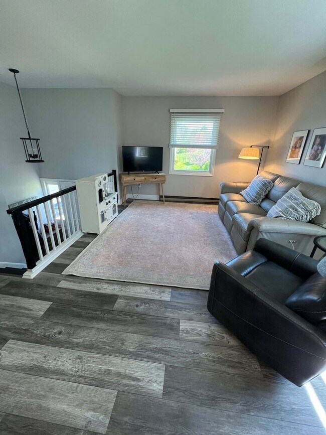 Building Photo - 3 bedroom House- Boalsburg
