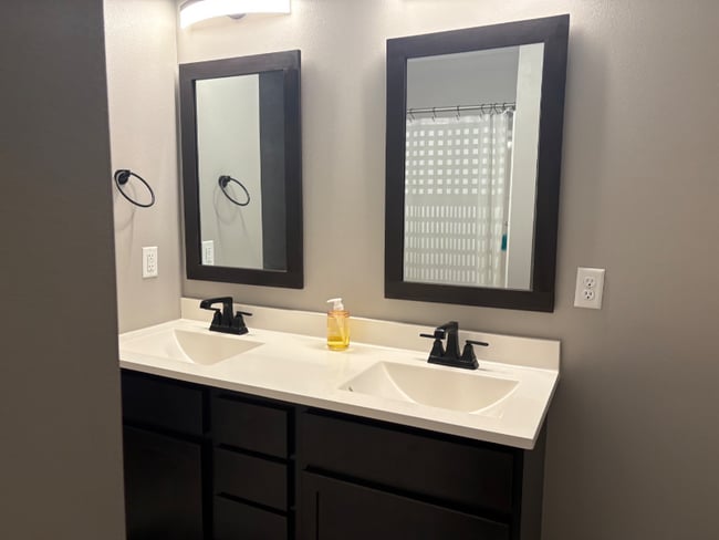 Building Photo - 1304 Legend Dr