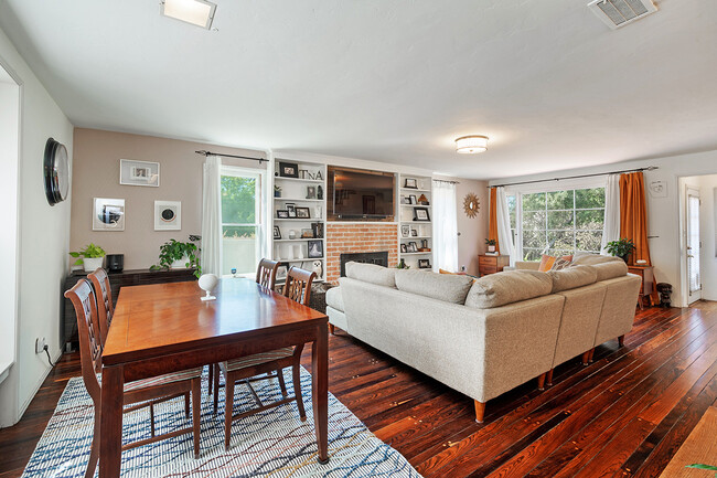 Foto del edificio - 4979 Randlett Dr