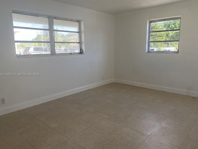 Foto del edificio - 5904 SW 27th St