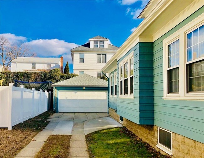 Building Photo - 295 River Ave