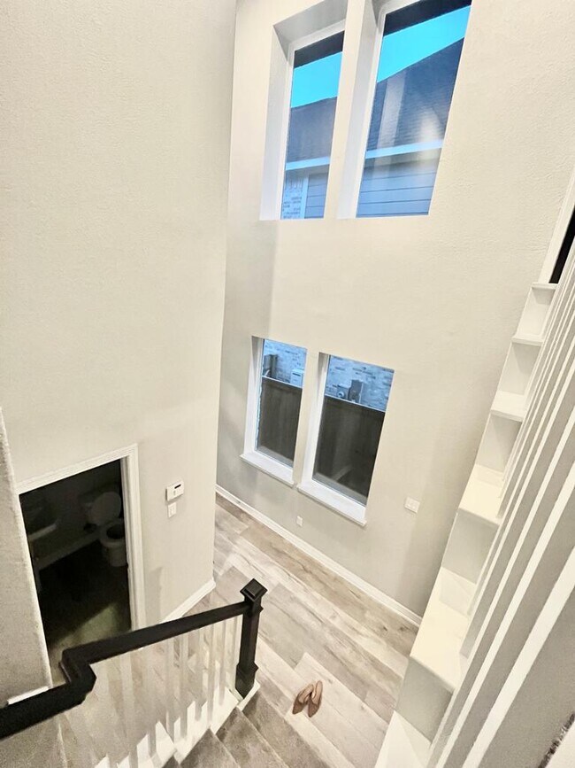 Escaleras - 6650 Jasper Valley Cir