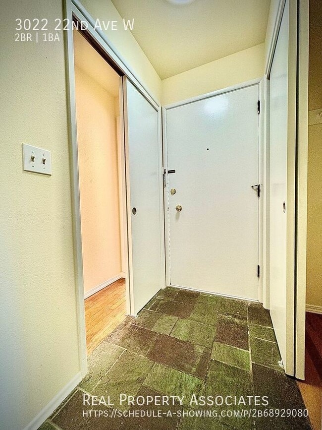 Building Photo - Triplex in Seattle - magnolia