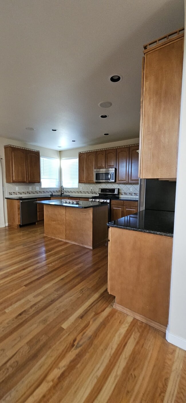 Building Photo - 4653 Bethany Ct
